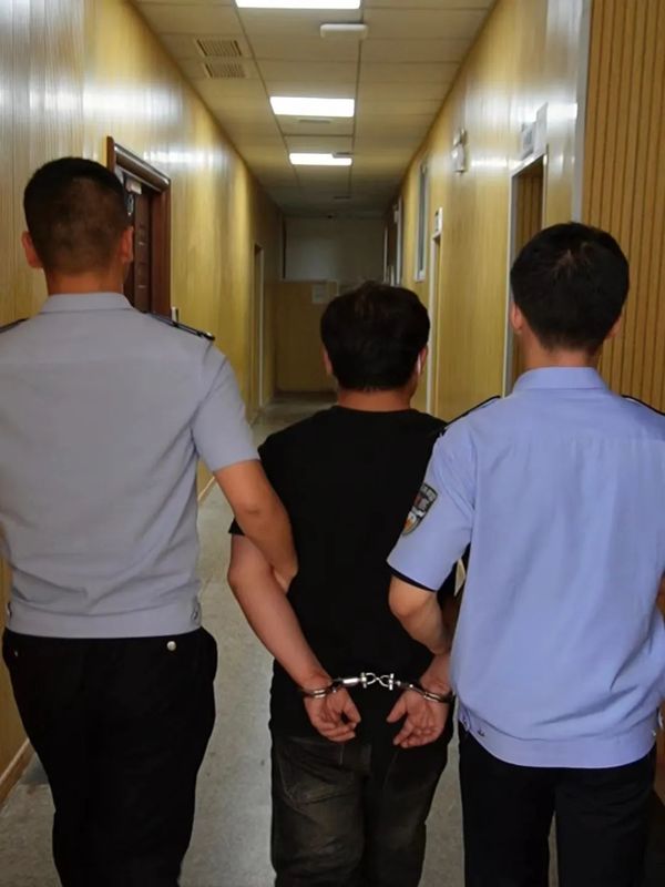 “枪都顶到嘴里了！”捡回一条命的他，讲述噩梦般的经历......