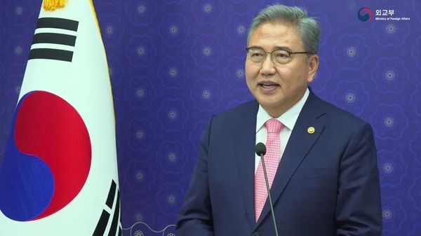 韩外长谈中日韩合作，引用鲁迅小说名句