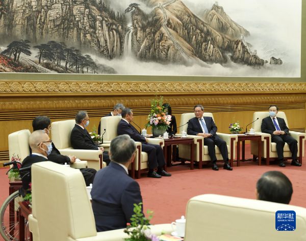 他们本周接连来中国，中日、中韩关系回暖？