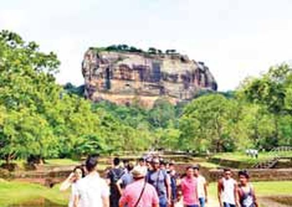 斯里兰卡国家估计今年会有200多万名国外游客进入其国内旅游