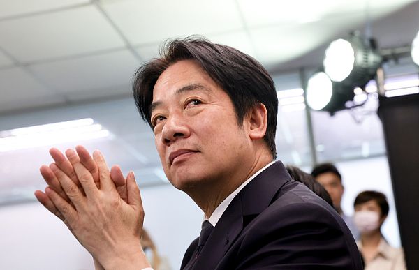 赖清德“过境”，美在台协会主席家中有事无法接机？