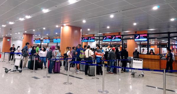 给予中国和印度旅客的落地签证将试点实行一年