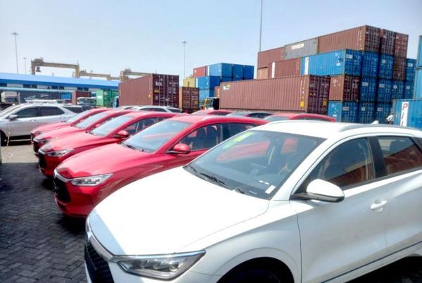 通过银行汇入薪资的缅甸海外劳工将获得电动汽车进口许可