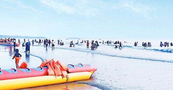 伊洛瓦底省瑞东亚海滩地区今年10月间迎来了近2万名游客