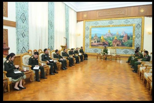 缅甸和老挝两国军队举行会晤