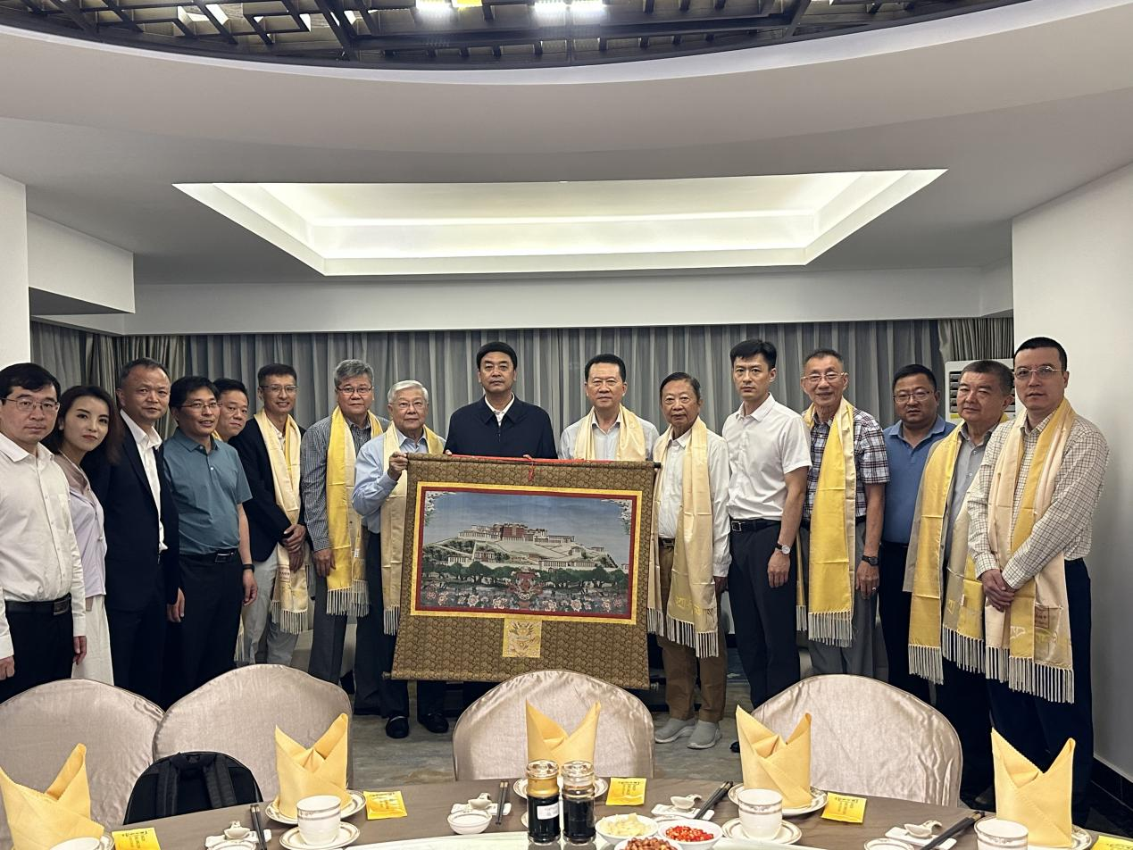 中国西藏自治区主席严金海率代表团一行到访缅甸中华总商会