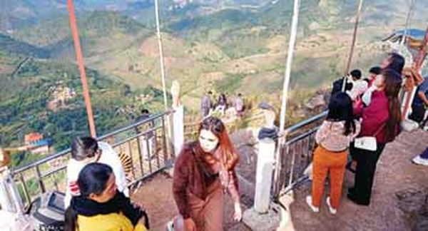 掸邦南部雷林县区民众自发兴起的登山运动