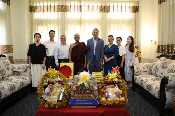 陈海大使拜会缅甸国家僧伽委员会新任主席敏姜大师