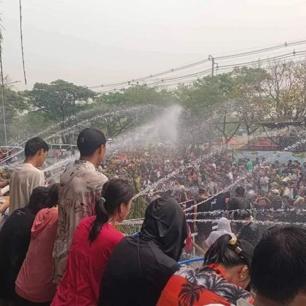突发！缅甸曼德勒泼水节现场发生惨烈爆炸