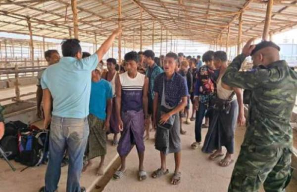 逃往湄索市的缅甸难民重返家园