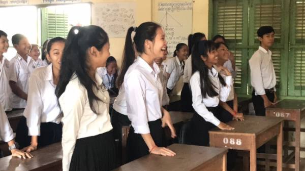 由于气温升高柬埔寨国家政府学校每天减少2小时的授课时间