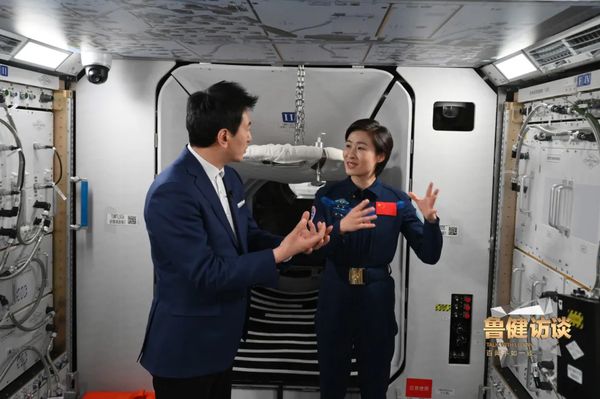 趁神舟十八号成功发射，和中国首位女航天员刘洋谈谈下一个“小目标”