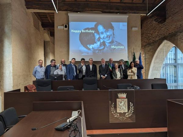 意大利阿比亚泰格拉索市长授予昂山素季荣誉公民称号
