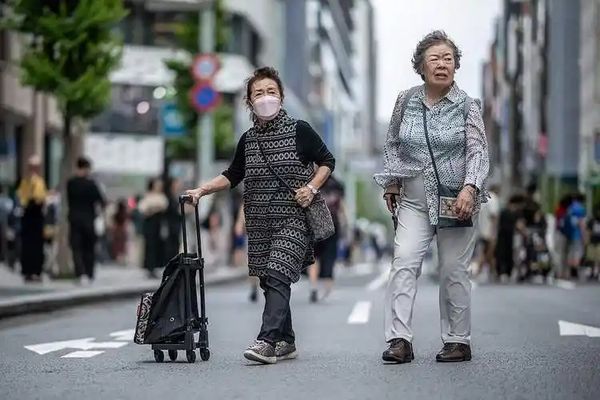 2024年日本国家内孤独离世的人群中老年人占多数