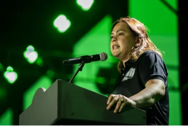 菲律宾副总统莎拉尖锐批评菲总统“亲美政策”：你和中国也是朋友