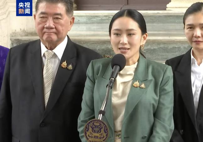 泰国总理佩通坦突遭停职，“电话门”引爆政治海啸