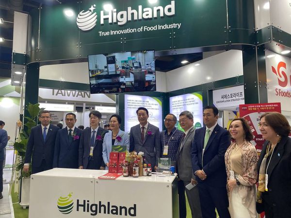 缅甸驻韩大使出席2025韩国进口商品博览会开幕式