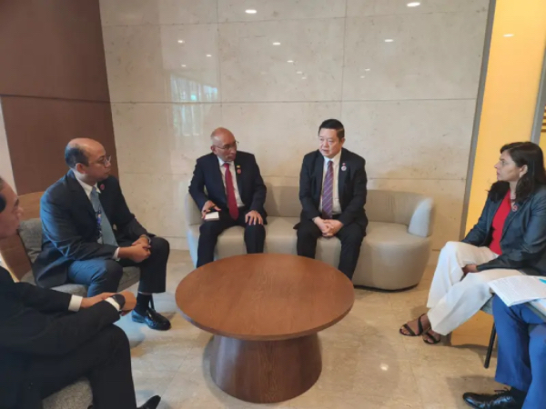 东盟秘书长与缅甸军政府外交部代理常务秘书举行会晤