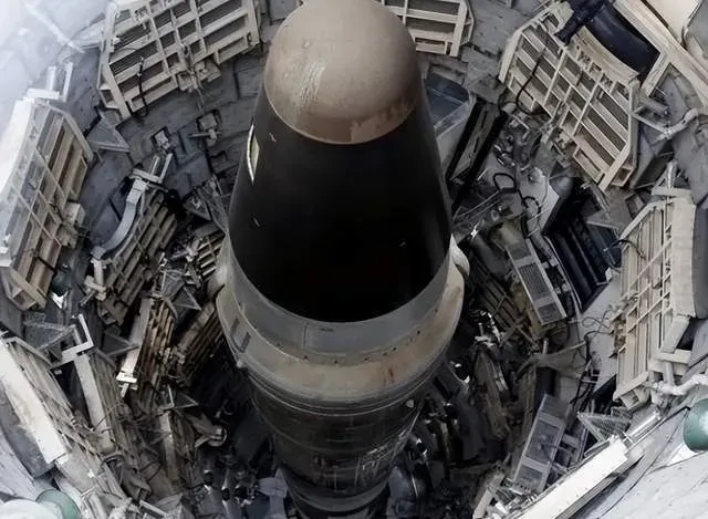 美国常规军力不行了，因为心虚又要给中国挖坑，忽悠中国自毁长城