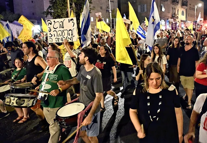 ​​国际压力骤增！以色列超35万人街头抗议，内塔尼亚胡遭内外“逼宫”​