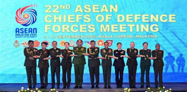 缅甸陆军总参谋长出席在马来西亚举行的第22届东盟国防力量司令会议