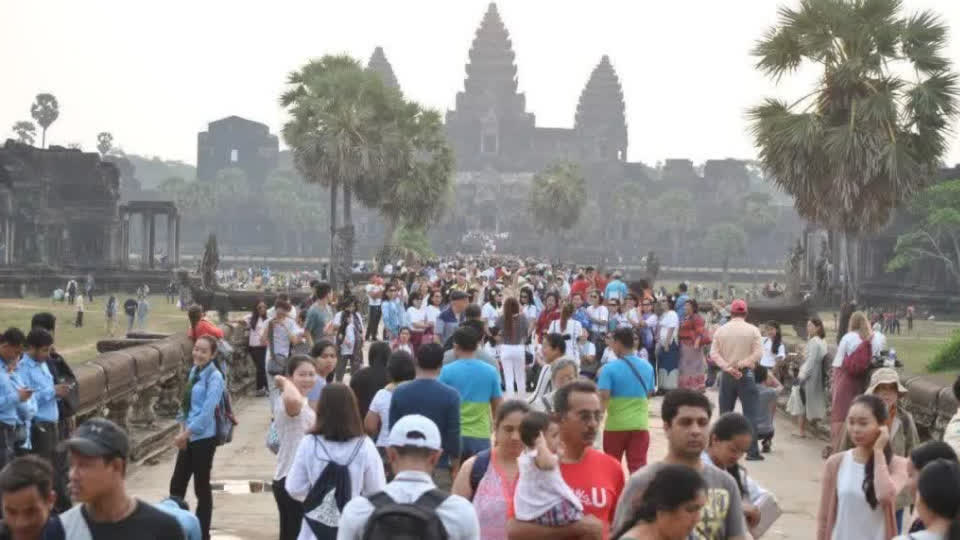 进入柬埔寨国家的中国游客增加促进柬埔寨旅游业的发展