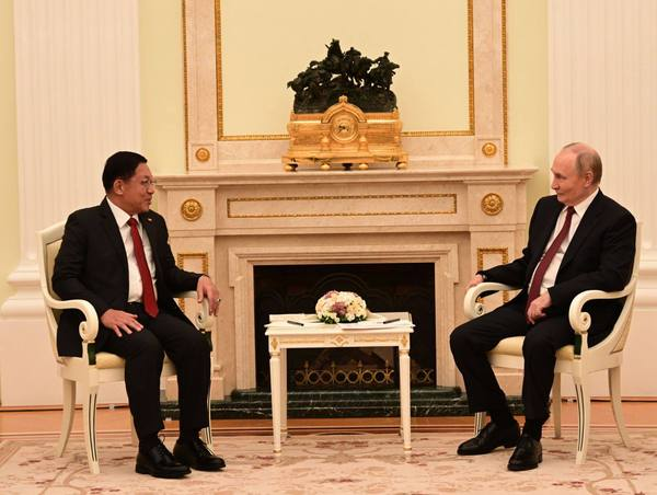 缅甸代总统敏昂莱大将与俄罗斯总统普京在克里姆林宫会晤
