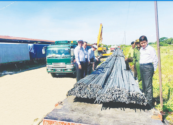 地震灾区重建第二批钢筋专列运抵曼德勒