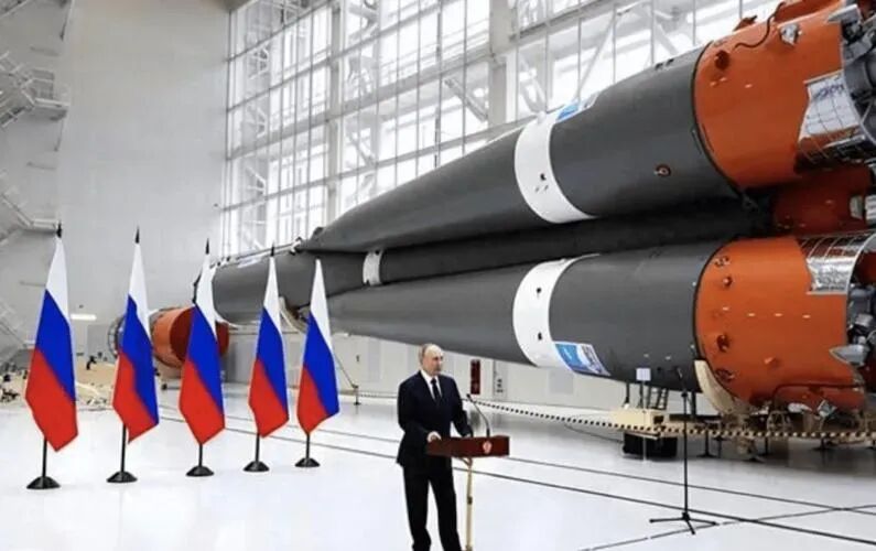 普京豁出去！警告核打击美国，潜艇直逼欧洲腹地，还要灭了乌克兰