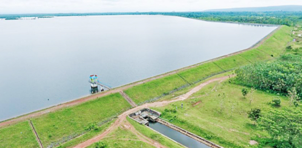 勃固省彪县区彪溪水坝发电厂每天向国家电力网输入40兆瓦电能