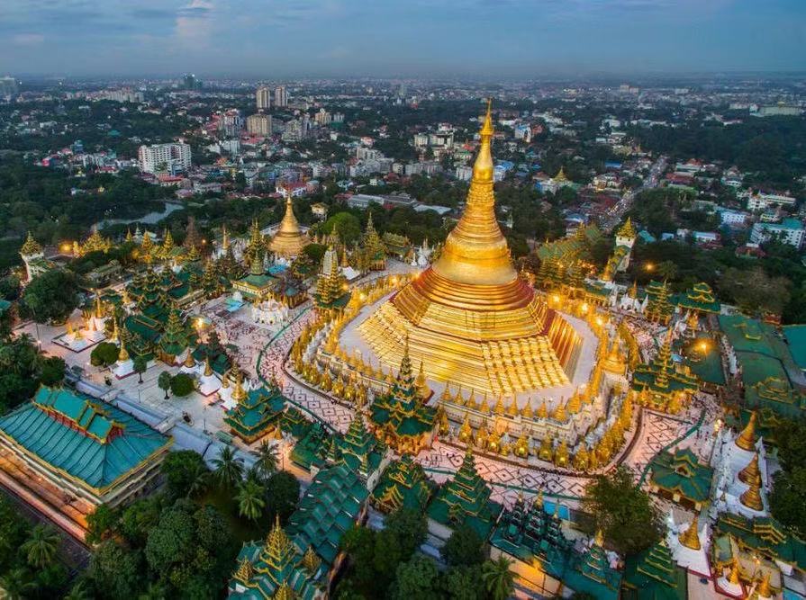 仰光大金塔在今年9月份接待了国内外礼佛民众近48万人