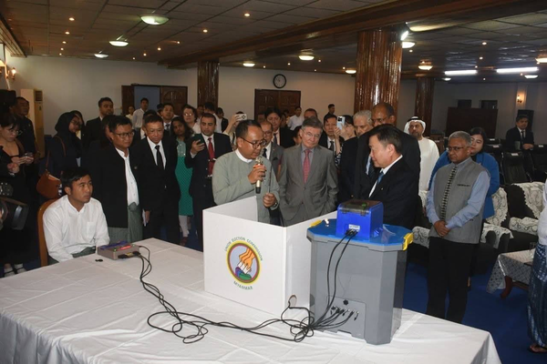 缅甸外长会见驻仰光外交使团及联合国机构代表