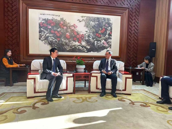 缅甸驻昆明总领事与云南省外事办公室主任会晤