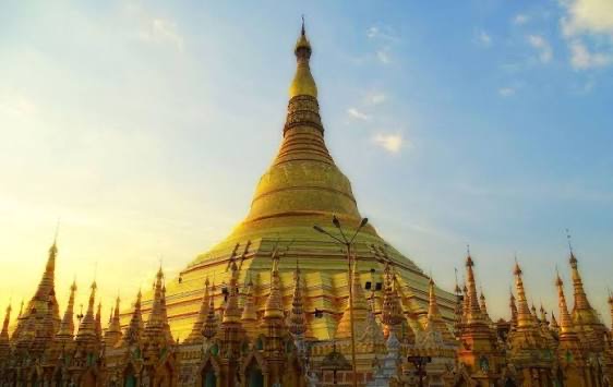 仰光大金塔在今年11月份接待了国内外礼佛民众54万多人