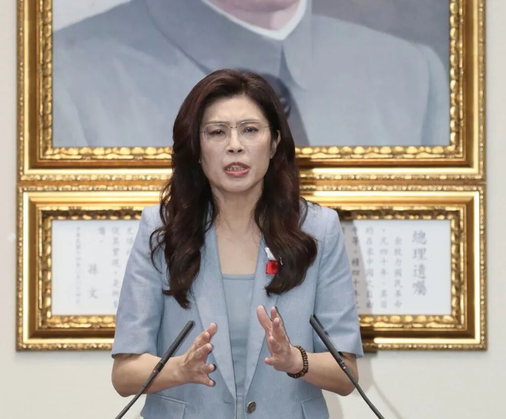 郑丽文率团访陆，历史进程正在加速！