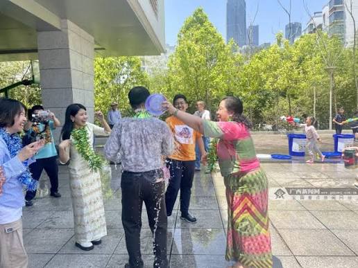 广东省缅甸归侨联谊会出席澳门、南宁泼水节系列活动，以水为媒 联结两湾 共促中缅胞波情谊