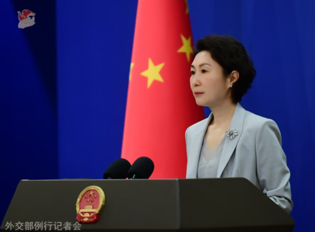 中方依法依规禁止对日本军事用户、军事用途出口两用物项，目的是制止日本“再军事化”和拥核企图