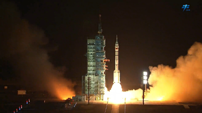 中国神舟23号太空船成功发射升空