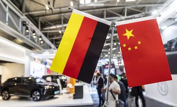 德国工业界呼吁对华采取更强硬的贸易行动，但为何对华投资不降反升？