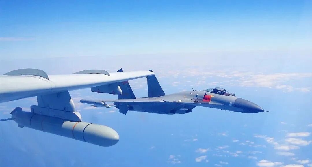 解放军的包围圈又收紧了，公务船从海上管到岸上，